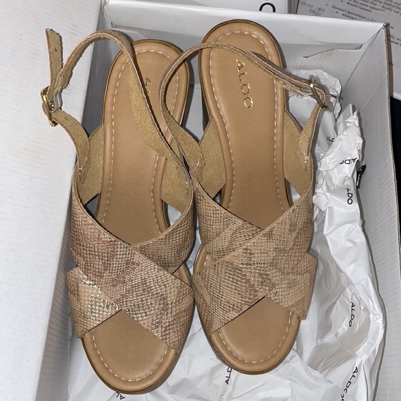 Beautiful brown wedges from Aldo ! - Picture 2 of 5